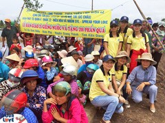Trao 200 phần quà cho bà con khó khăn ở Giang Thành- Kiên Giang.